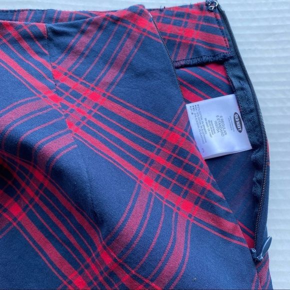 Old Navy, Clueless Prep, Navy Blue with Red Plaid Skirt Size 6 - Picture 5 of 6